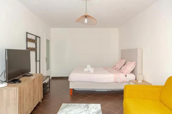 Апартаменты Superbe Studio Paris Gambetta Экстерьер фото